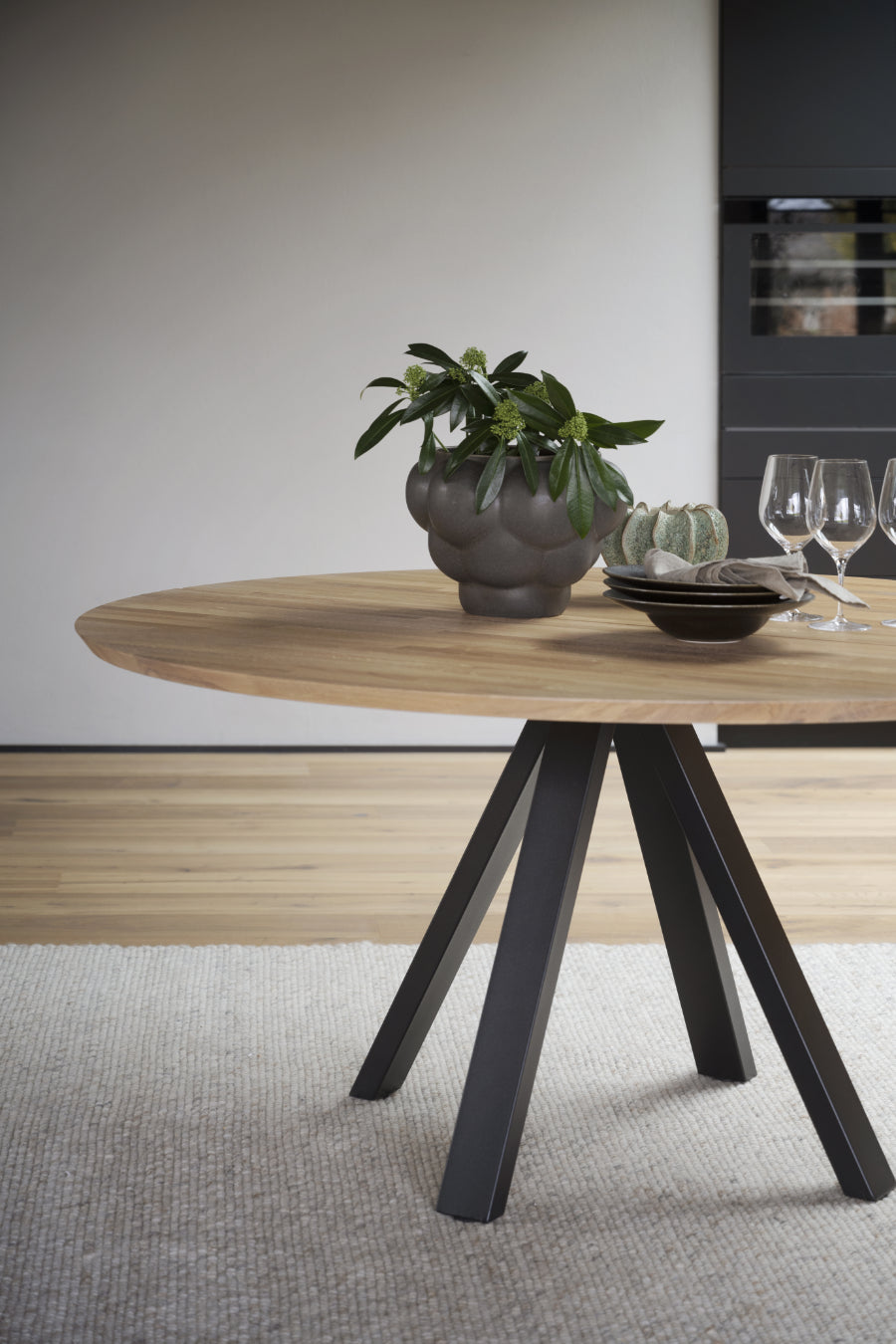 CARRADALE V-Leg Round Dining Table Ø150 CM