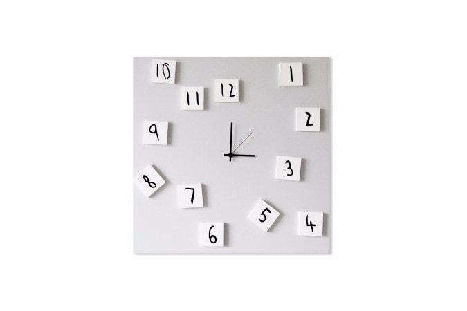 CHANGING Wall Clock, White 50 CM & 80 CM, dESIGNoBJECT- D40Studio